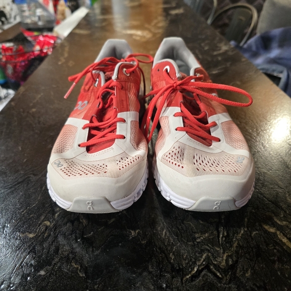 On Cloud Womens 6.5 - Picture 4 of 10